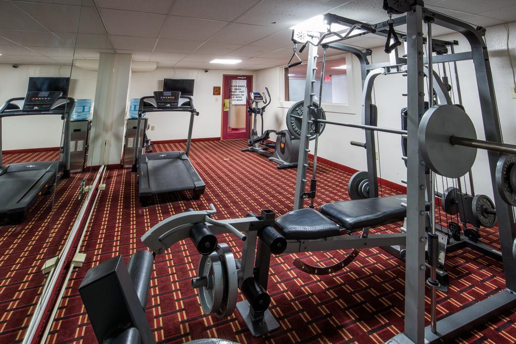 Ramada By Wyndham Medford Hotel & Conference Center Bagian luar foto