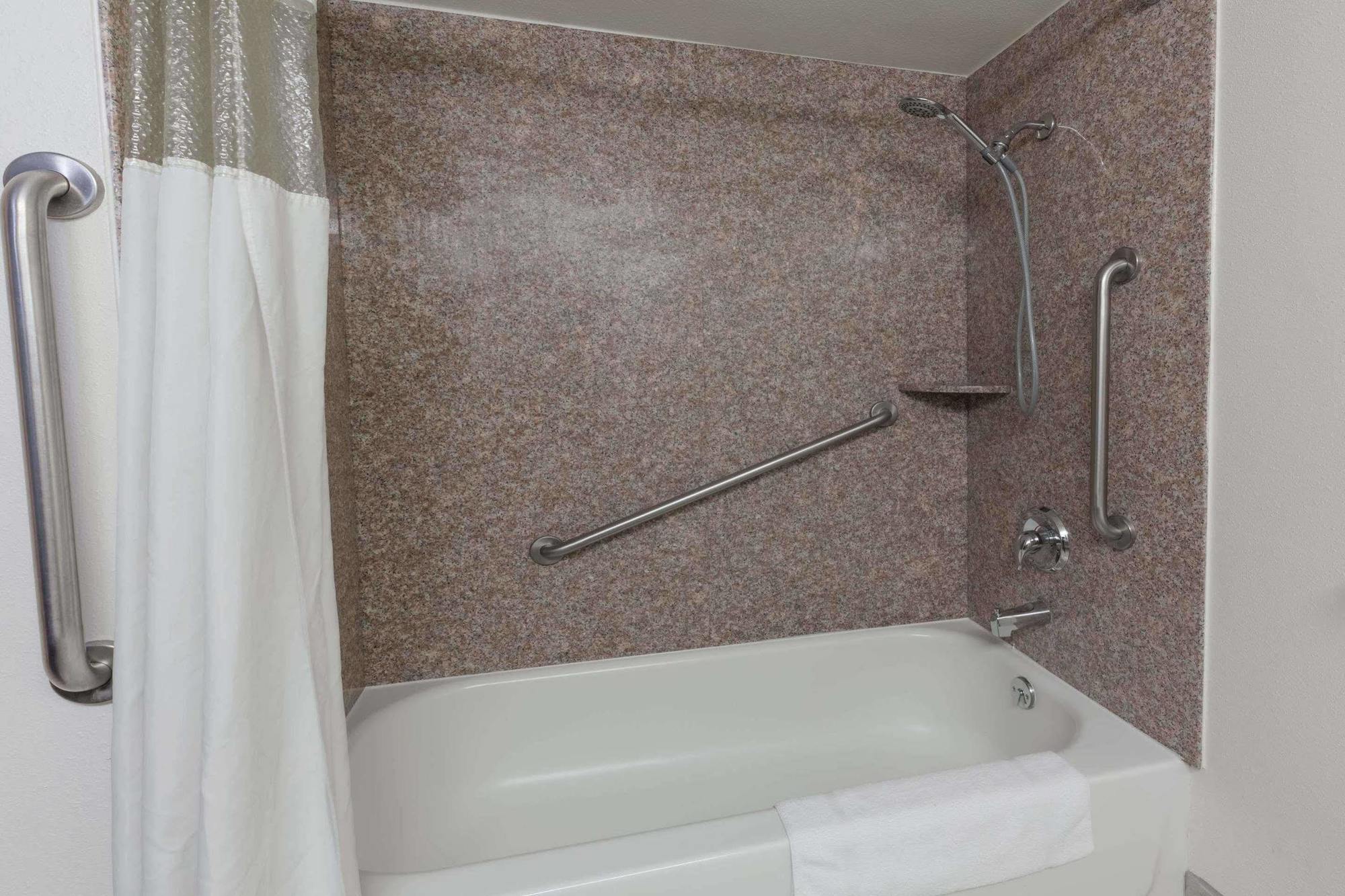 Ramada By Wyndham Medford Hotel & Conference Center Bagian luar foto