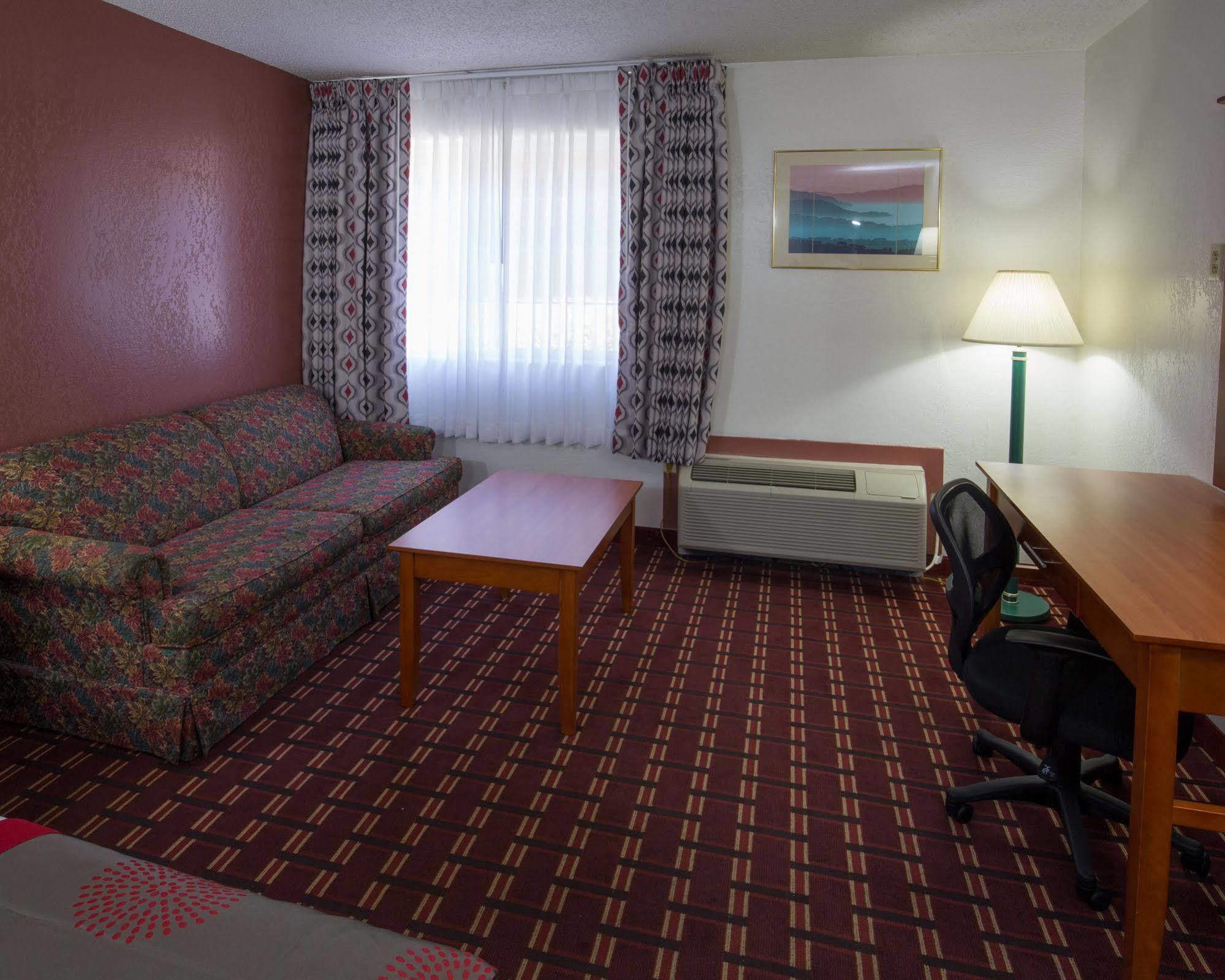 Ramada By Wyndham Medford Hotel & Conference Center Bagian luar foto